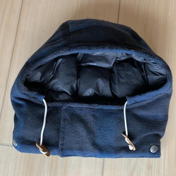 The north face jacket hood button on dark blue checkered plaid snaps - Picture 5 of 6